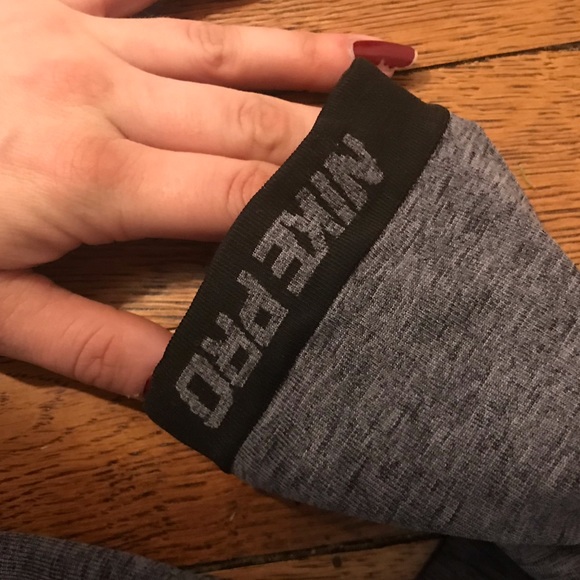 !SOLD!  Nike Pro Leggings - Picture 5 of 6